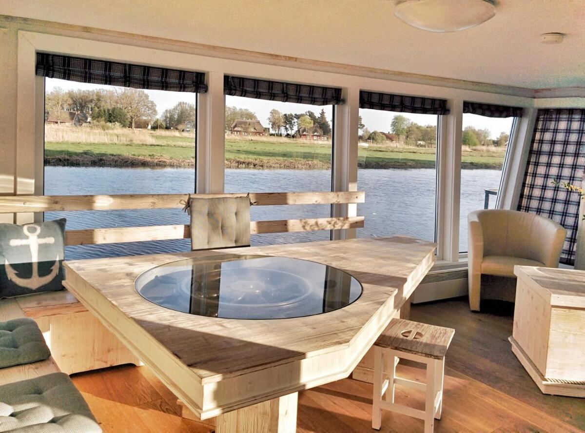 Urlauberschiff Neptun Im Ostseebad Преров Екстериор снимка