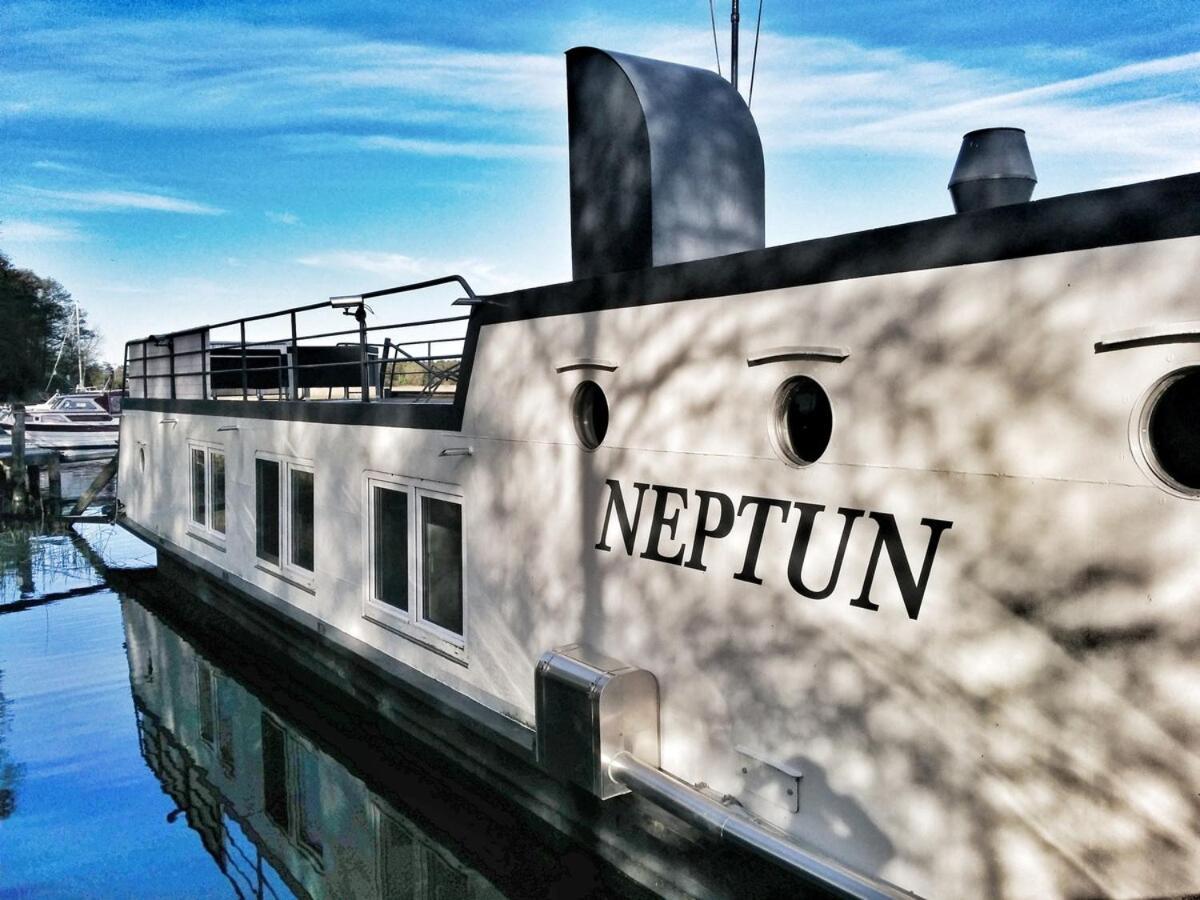 Urlauberschiff Neptun Im Ostseebad Преров Екстериор снимка